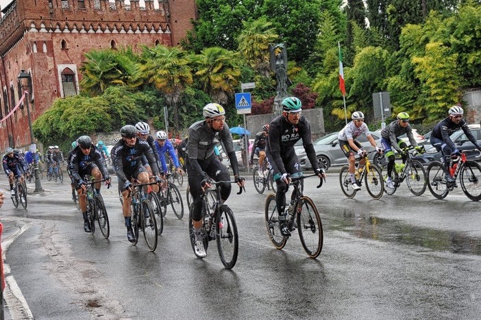 Il passaggio del Giro 2021 a Cavaglià - Foto Ciro Simoni