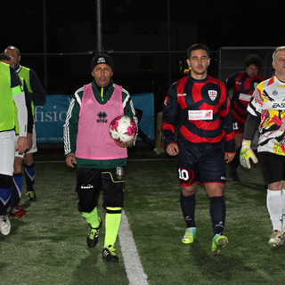 Nell’immagine, le formazioni “Su Nuraghe Calcio Biella” e “Gasthof” ed entrata in campo. Nell’immagine, le formazioni “Su Nuraghe Calcio Biella” e “Gasthof” ed entrata in campo.