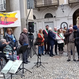 Biella ricorda le vittime delle mafie: partecipate le celebrazioni sotto i portici del Comune - Foto di Mattia Baù per newsbiella.it Biella ricorda le vittime delle mafie: partecipate le celebrazioni sotto i portici del Comune - Foto di Mattia Baù per newsbiella.it