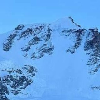 Tragedia sul Gran Paradiso: tre alpinisti precipitati sulla parete Nord, non si salvano (foto di repertorio) Tragedia sul Gran Paradiso: tre alpinisti precipitati sulla parete Nord, non si salvano (foto di repertorio)