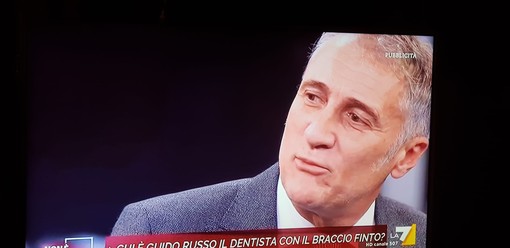 Biella, condannato l'ex dentista del "braccio finto": 10 mesi per aver continuato a curare pazienti da sospeso Biella, condannato l'ex dentista del "braccio finto": 10 mesi per aver continuato a curare pazienti da sospeso