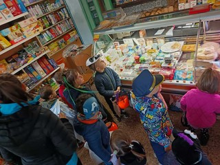 Halloween a Pollone: i piccoli dell’Asilo Emma Frassati conquistano il paese tra sorrisi, dolcetti e tanta allegria! Halloween a Pollone: i piccoli dell’Asilo Emma Frassati conquistano il paese tra sorrisi, dolcetti e tanta allegria!