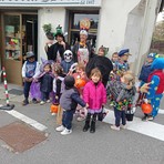 Halloween a Pollone: i piccoli dell’Asilo Emma Frassati conquistano il paese tra sorrisi, dolcetti e tanta allegria! Halloween a Pollone: i piccoli dell’Asilo Emma Frassati conquistano il paese tra sorrisi, dolcetti e tanta allegria!