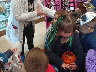 Halloween a Pollone: i piccoli dell’Asilo Emma Frassati conquistano il paese tra sorrisi, dolcetti e tanta allegria! Halloween a Pollone: i piccoli dell’Asilo Emma Frassati conquistano il paese tra sorrisi, dolcetti e tanta allegria!