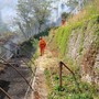 Incendio in Valsessera, il fuoco raggiunge alcune strade: in campo le squadre AIB