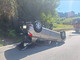 Lessona, si ribalta con l’auto in via Cesone: conducente soccorsa, strada chiusa FOTO Lessona, si ribalta con l’auto in via Cesone: conducente soccorsa, strada chiusa FOTO