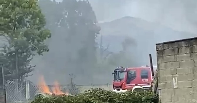 Camburzano: Imponente incendio sulla via provinciale Camburzano: Imponente incendio sulla via provinciale
