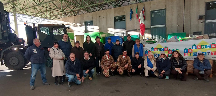 Nell’immagine, soldati della “Sassari” accolti al centro A.I.B. (Anti Incendi Boschivi) Biella “Orso”