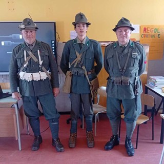 All'esame di terza media in uniforme storica: la passione di Ismael per la Seconda guerra mondiale