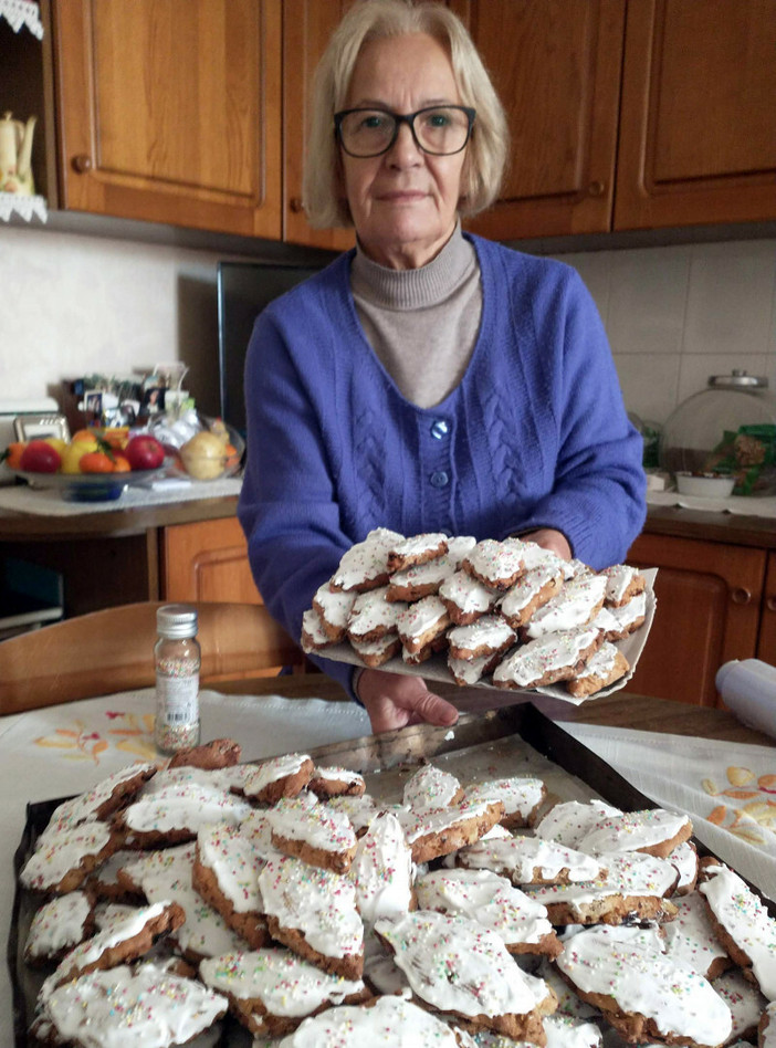 La tavola dei defunti: quando le anime tornano a casa, nella foto Papassinos preparati da Sardi di Biella La tavola dei defunti: quando le anime tornano a casa, nella foto Papassinos preparati da Sardi di Biella