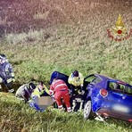Candelo, auto finisce in un dirupo: una donna estratta dall'abitacolo Candelo, auto finisce in un dirupo: una donna estratta dall'abitacolo