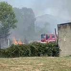 Camburzano: Imponente incendio sulla via provinciale Camburzano: Imponente incendio sulla via provinciale