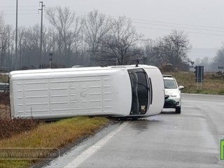 Furgone ribaltato a Biella dopo l’uscita dal tunnel di corso San Maurizio FOTO Mattia Baù per newsbiella.it