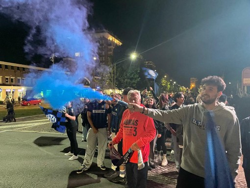 L’Inter è campione d’Italia, la festa è anche a Biella: tifosi in strada per il 21° scudetto