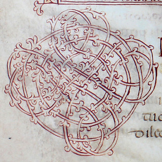 Nell’immagine: capolettera “M”, Sacramentarium Episcopi Warmundi (Sacramentario del Vescovo Warmondo di Ivrea): fine secolo X, Ivrea, Biblioteca Capitolare, Ms 31 LXXXVI). Priuli Verlucca,1990, copia posseduta a Biella dal Comm. Mario Coda.