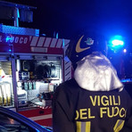 Biella, auto finisce contro un dehor nella notte (foto di repertorio)