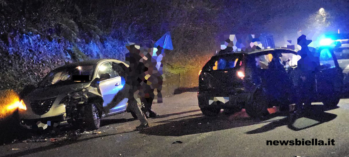 Biella: Perde il controllo dell'auto, si schianta contro un altro mezzo e una terza auto tampona la coda Biella: Perde il controllo dell'auto, si schianta contro un altro mezzo e una terza auto tampona la coda