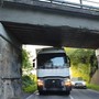 Camion bloccato sotto al cavalcavia a Buronzo Camion bloccato sotto al cavalcavia a Buronzo
