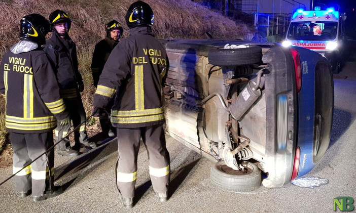 Auto si ribalta a Vigliano: danneggiata una colonnina del metano, foto archivio