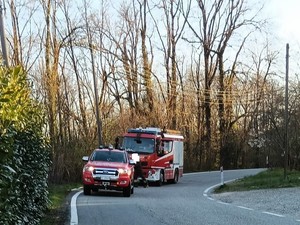 Forte vento provoca disagi, a Valdilana cavo elettrico a terra: causa principio incendio e blackout in alcune frazioni