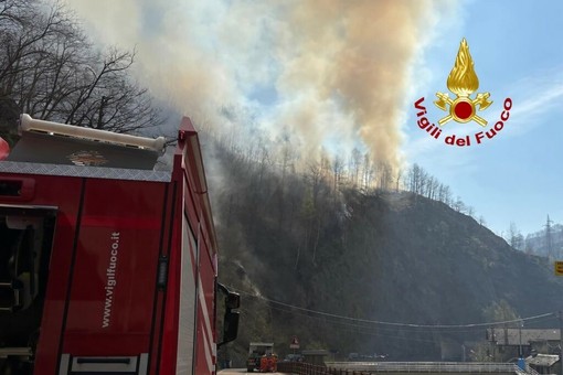 Dal Nord Ovest - Incendio in Alta Valsesia, continua la battaglia contro il fuoco FOTO
