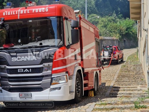 Biella, incendio all'Orto del Piazzo: Vigili del Fuoco al lavoro Biella, incendio all'Orto del Piazzo: Vigili del Fuoco al lavoro