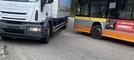 Code e rallentamenti al traffico a Valdilana per uno scontro tra pullman e camion FOTO
