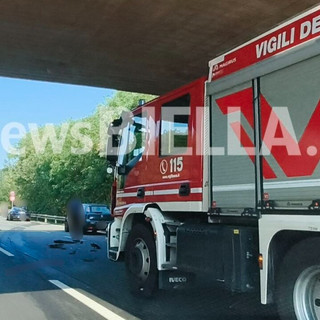 Rocambolesco incidente all’uscita della Super, una persona estratta dall’auto FOTO