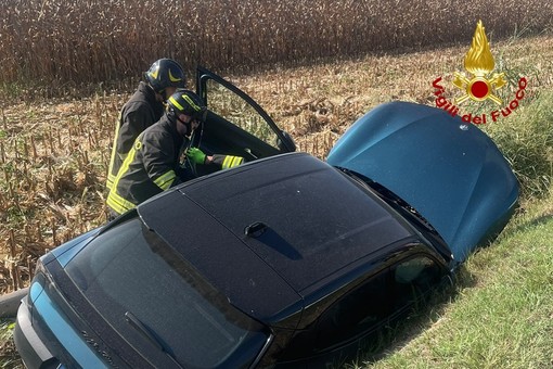 Dal Nord Ovest – Auto finisce fuori strada Dal Nord Ovest – Auto finisce fuori strada