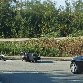 Vigliano, scontro tra auto e moto vicino all’entrata della Bennet Vigliano, scontro tra auto e moto vicino all’entrata della Bennet