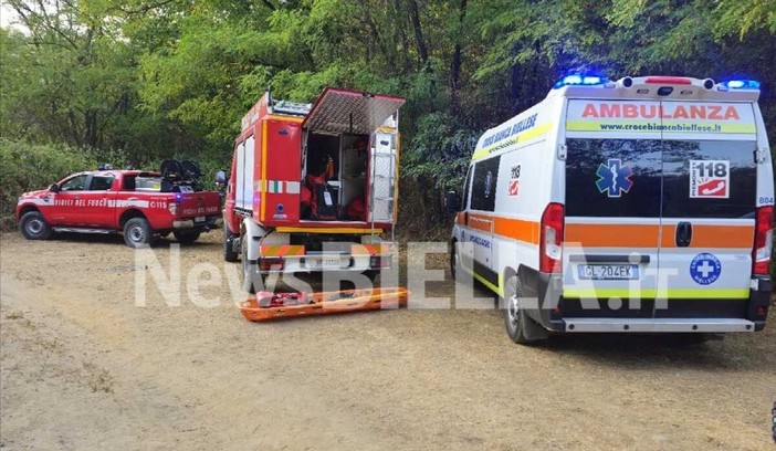 Ferito sul greto del torrente Elvo, soccorso un uomo a Occhieppo Superiore (foto di Mauro Benedetti per newsbiella.it) Ferito sul greto del torrente Elvo, soccorso un uomo a Occhieppo Superiore (foto di Mauro Benedetti per newsbiella.it)