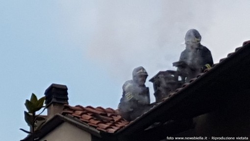 Incendio al Favaro, bruciati 10 metri quadrati di tetto (foto di repertorio) Incendio al Favaro, bruciati 10 metri quadrati di tetto (foto di repertorio)
