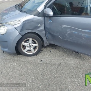 Biella: Incidente in via Ivrea, incolumi i conducenti - Foto Alessandro Bozzonetti per newsbiella.it