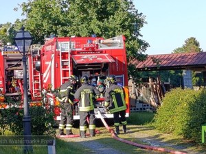 Fiamme da una stanza, scatta l’allarme a Sandigliano ma i Vigili del Fuoco evitano il peggio (servizio di Mattia Baù per newsbiella.it) Fiamme da una stanza, scatta l’allarme a Sandigliano ma i Vigili del Fuoco evitano il peggio (servizio di Mattia Baù per newsbiella.it)