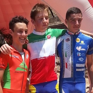 Edoardo Xillo sulla sinistra vicino al vincitore Matteo Cucchi