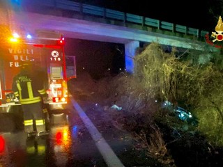 Auto ribaltata sulla superstrada tra Vigliano e Valdengo: nessuno a bordo