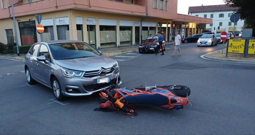 Biella, scontro fra mezzi: motociclista in ospedale Biella, scontro fra mezzi: motociclista in ospedale