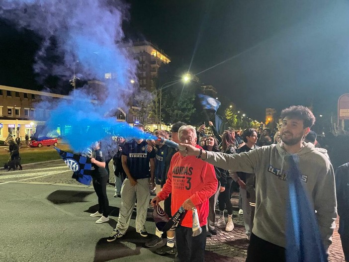 L’Inter è campione d’Italia, la festa è anche a Biella: tifosi in strada per il 21° scudetto