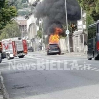 Biella, auto avvolta dalla fiamme in via Milano: Vigili del Fuoco a Chiavazza (servizio di Mattia Baù in esclusiva per Newsbiella.it.)
