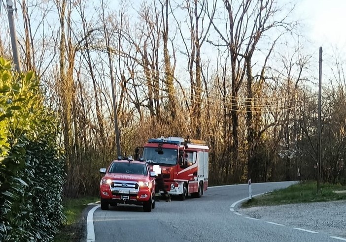 Forte vento provoca disagi, a Valdilana cavo elettrico a terra: causa principio incendio e blackout in alcune frazioni