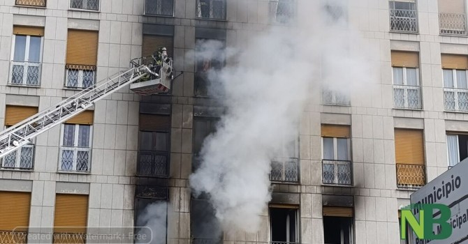 Vigliano, grave incendio al condominio vicino al Municipio: persone evacuate e via Milano chiusa (servizio di Mattia Baù per newsbiella.it)