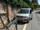 Auto finisce contro parapedone, incidente a Sandigliano