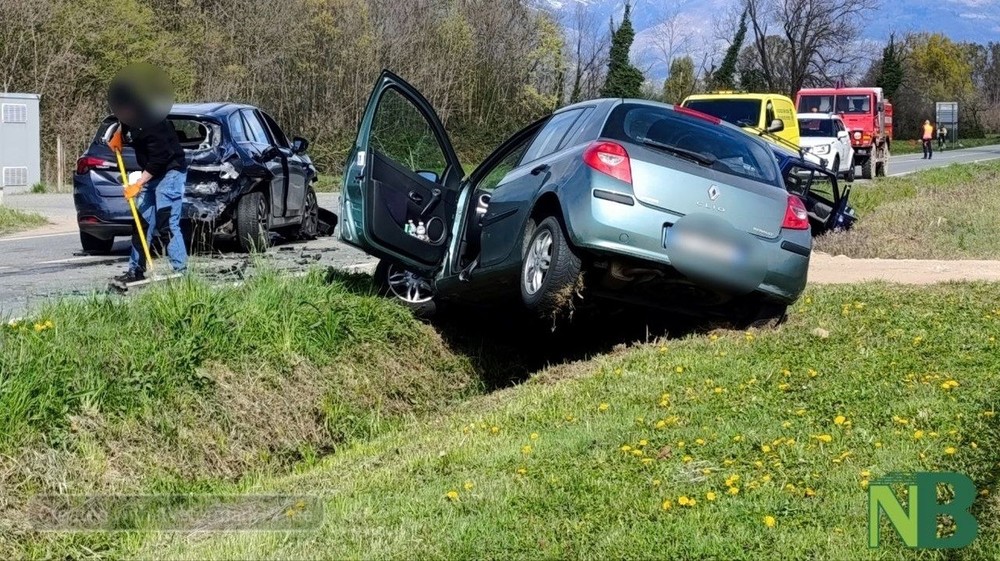 Cerrione, violento scontro tra mezzi: tre persone in ospedale (foto di Mattia Baù per newsbiella.it)