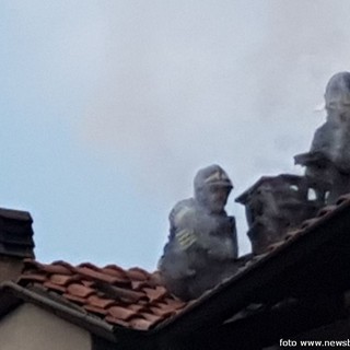 Incendio al Favaro, bruciati 10 metri quadrati di tetto (foto di repertorio)