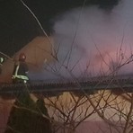 Fiamme dal camino distruggono il tetto di una casa a Netro, foto archivio Fiamme dal camino distruggono il tetto di una casa a Netro, foto archivio