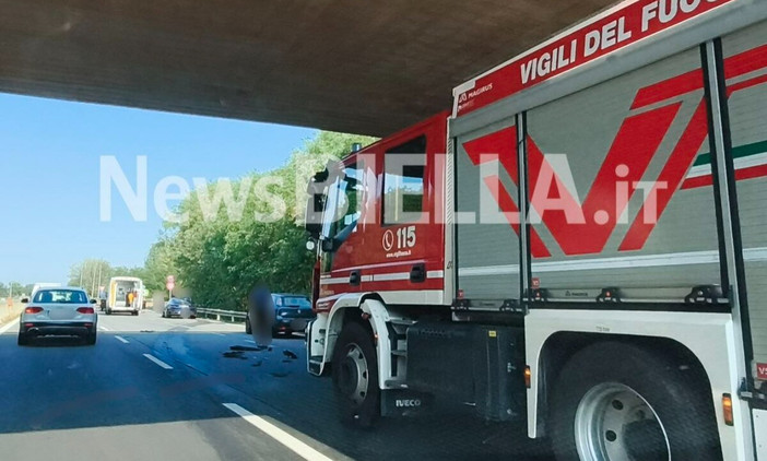 Rocambolesco incidente all’uscita della Super, una persona estratta dall’auto FOTO Rocambolesco incidente all’uscita della Super, una persona estratta dall’auto FOTO