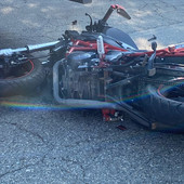 Moto scivola sulla ghiaia lungo la SP 215: due giovani finiscono a terra senza gravi conseguenze - foto di repertorio Moto scivola sulla ghiaia lungo la SP 215: due giovani finiscono a terra senza gravi conseguenze - foto di repertorio