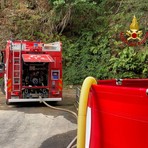 Incendio sul Monte Barone, forte ripresa: 30 lanci dell’elicottero Incendio sul Monte Barone, forte ripresa: 30 lanci dell’elicottero