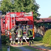 Fiamme da una stanza, scatta l’allarme a Sandigliano ma i Vigili del Fuoco evitano il peggio (servizio di Mattia Baù per newsbiella.it)
