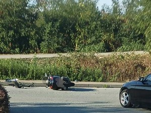 Vigliano, scontro tra auto e moto vicino all’entrata della Bennet Vigliano, scontro tra auto e moto vicino all’entrata della Bennet